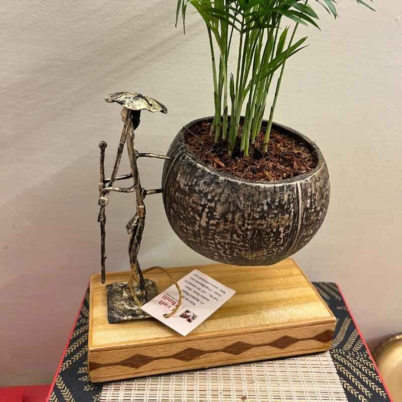POT & PLANTERS