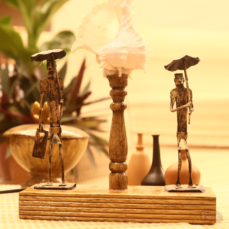 HANDCRAFTED TRIBAL SHELL TABLE LAMP - Image 2