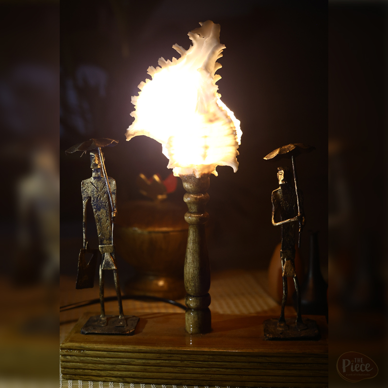 HANDCRAFTED TRIBAL SHELL TABLE LAMP - Image 3